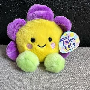 5” Palm pals - Fallon Flower 🌸 NWT